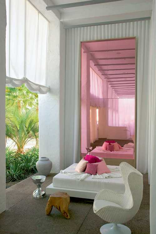 Пастельный цвет оказывает расслабляющее воздействие и настраивает на лирический лад, поэтому отдых в такой комнате принесет настоящее удовольствие