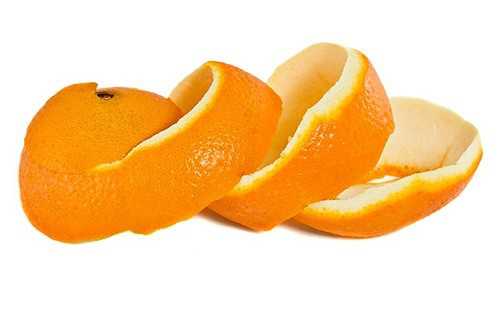 Витамины, минералы, растворимые волокна и другие питательные вещества, содержащиеся в апельсиновых корках, в разы превышают их содержание в мякоти. Маски из высушенных, измельченных апельсиновых корок имеют ряд преимуществ для жирной и воспаленной кожи лица
