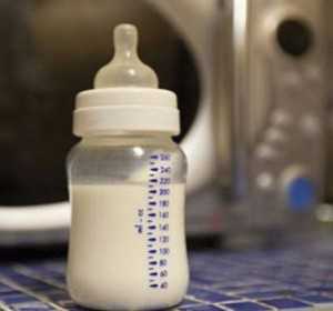 Как часто нужно кормить новорожденного грудным молоком