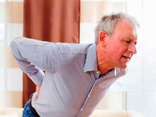 А остеохондроз поясничного отдела возникает от сидячего образа жизни и различных степеней тяжести травм спины