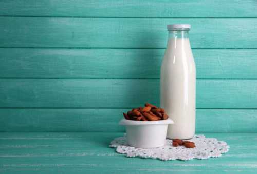 Следует выбирать то молоко, которое как можно меньше сопри касалось с воздухом, потому что при этом молочные жиры частично окисляются