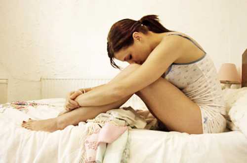 Страдающие депрессиями эндогенного происхождения чаще всего засыпают легко, но просыпаются очень рано в часа утра и потом не могут уснуть